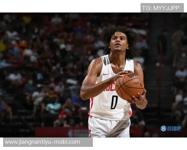豪泽表现惊艳8投6中三分球5记轻松砍下17分6篮板3助攻